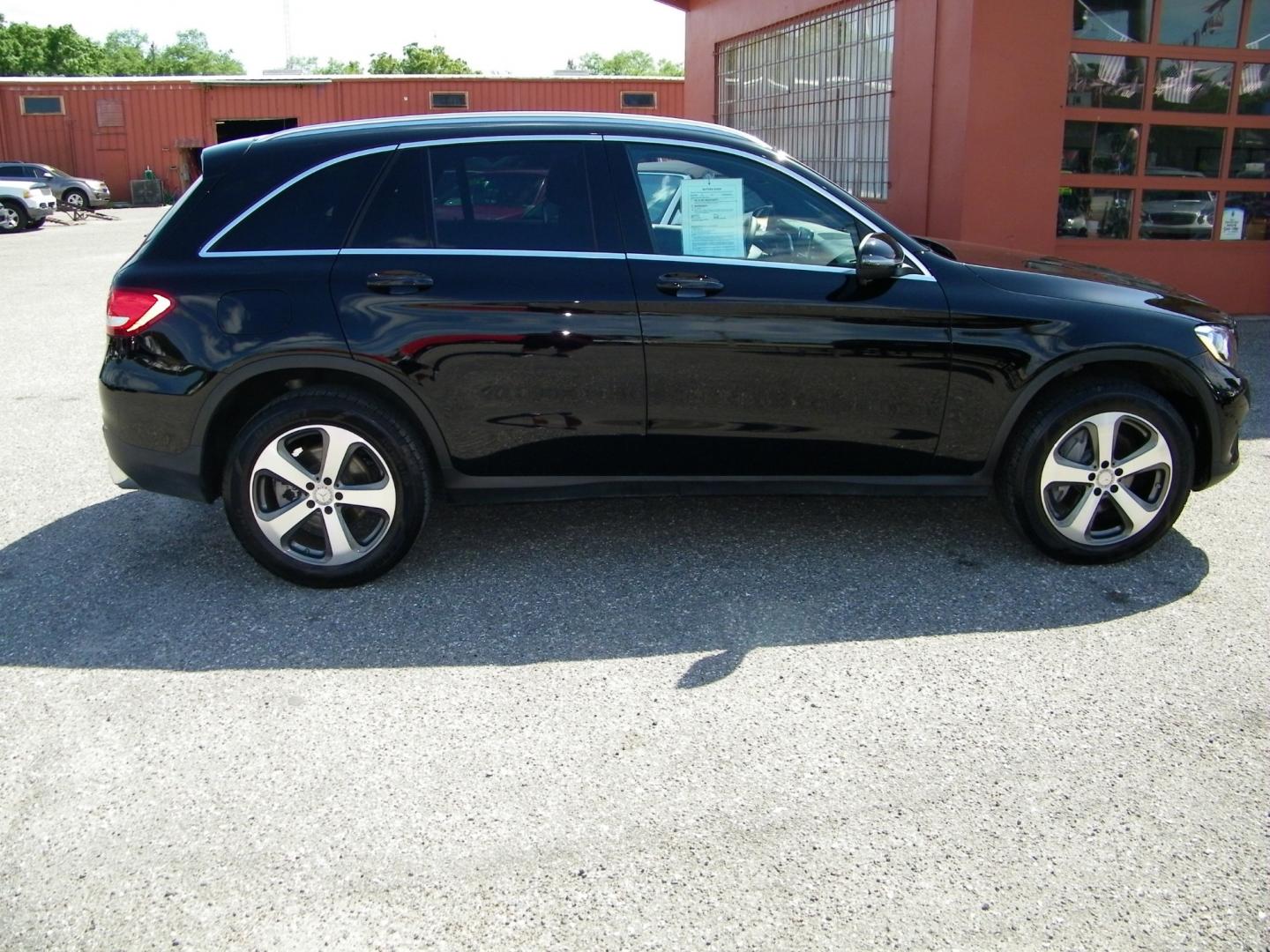 2017 Black /Black Mercedes-Benz GLC-Class GLC300 (WDC0G4JB5HF) with an 2.0L L4 DOHC 16V TURBO engine, 9A transmission, located at 4000 Bee Ridge Road, Sarasota, FL, 34233, (941) 926-0300, 27.298664, -82.489151 - Photo#6